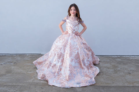 The Little Girl Pageant Dress Guide What Judges and Parents Look For